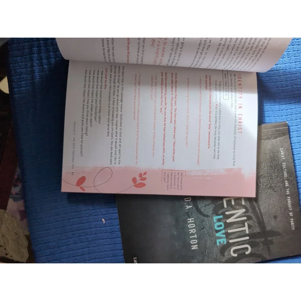 LifeWay Authentic Love Bible‎ Study Leader Kit Girls/Guys Christ (Has Writing)